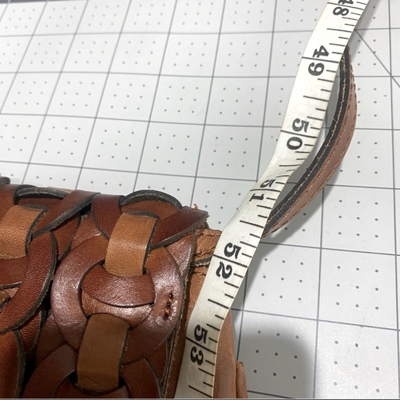 Patricia Nash, the Baku Chainlink Leather Crossbody Bag - Picture 6 of 7